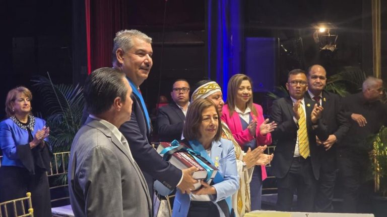El CLEZ recibe Informe de Gestión 2025 del Gobernador Luis Caldera en Sesión Especial