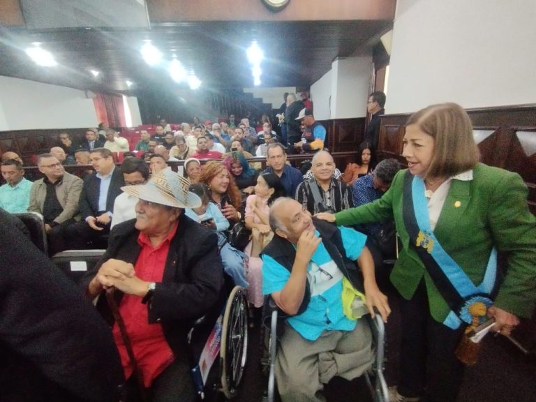 La presidenta del CLEZ, celebra los triunfos del Pueblo Comunicador