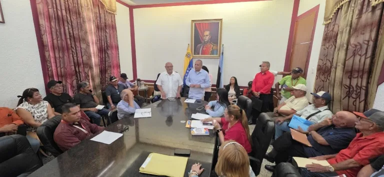 Trabajadores de PDVSA Industrial y jubilados petroleros entregan denuncias laborales