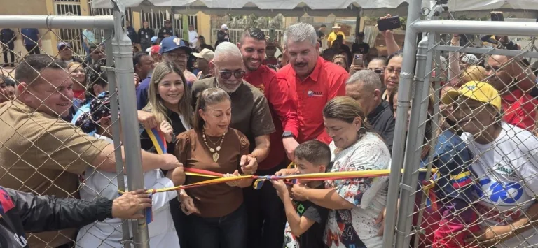 la reinauguración del consultorio El Marite, ubicado en la Comuna Pedro El Grande de la parroquia Antonio Borjas Romero, al oeste de Maracaibo.